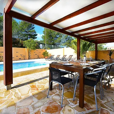 Iris - Plusholidays Villa